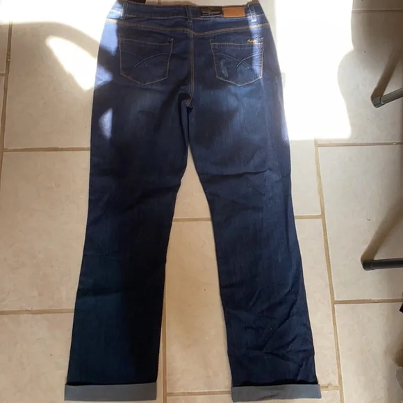 Jeans - Picture 2 of 3